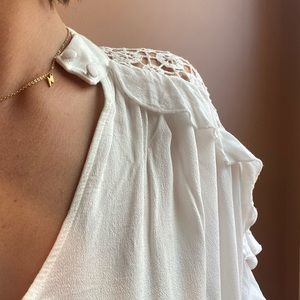 gorgeous top with optional button collar. beautiful crochet details on shoulders